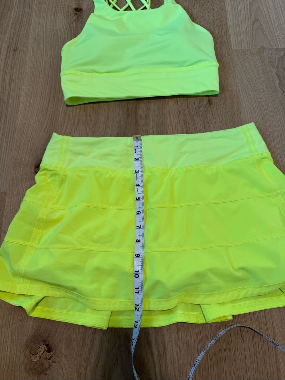 Lululemon Women’s Neon Yellow Tennis Skirt & Strappy Sports Bra Set Size 8 - Picture 9 of 9